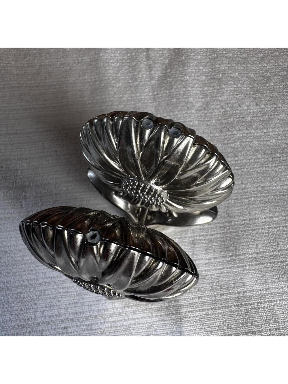 Vintage Godinger Sunflower Salt & Pepper Shakers Silver Tone Pair - Picture 4 of 7